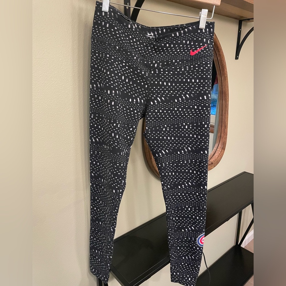 Women’s Nike Black and White Geometric Leggings - MLB Chicago Cubs Size Large